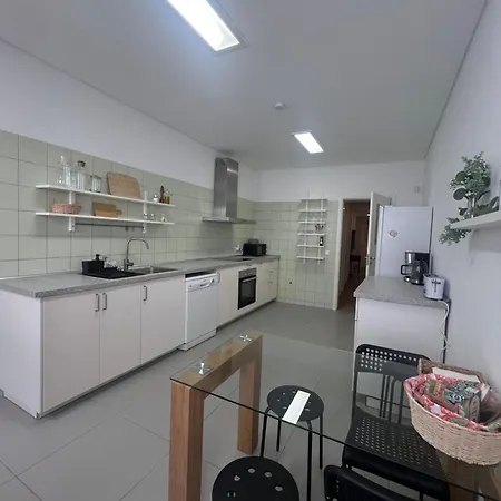 Апартаменты Casa Da Joana T2 No Centro Historico De Angra Ангра-ду-Эроижму