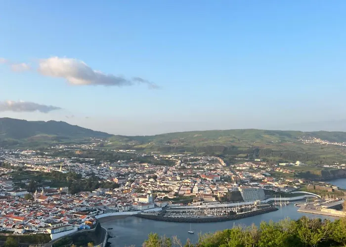 Casa Da Joana T2 No Centro Historico De Angra * Ангра-ду-Эроижму